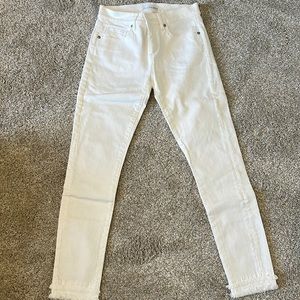 White skinny jeans